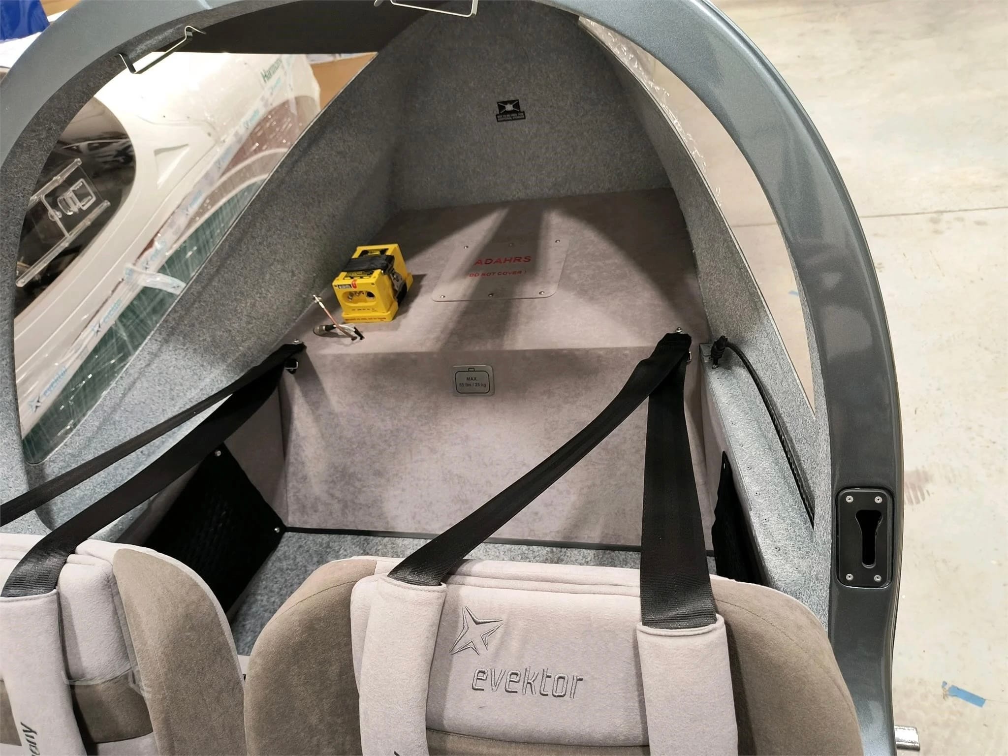 2024 Evektor Harmony LSA N111WT – baggage compartment, Evektor headrests