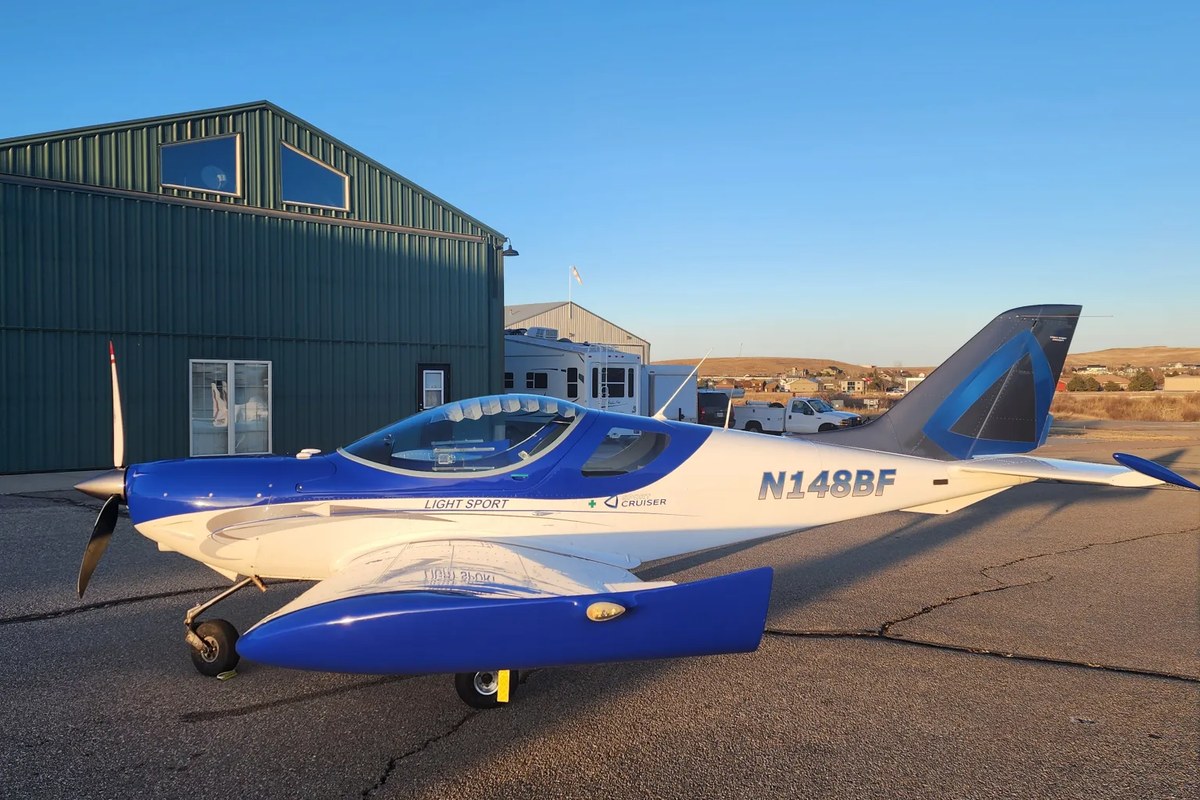 2018 Czech SportCruiser LSA N148BF – left profile hangar