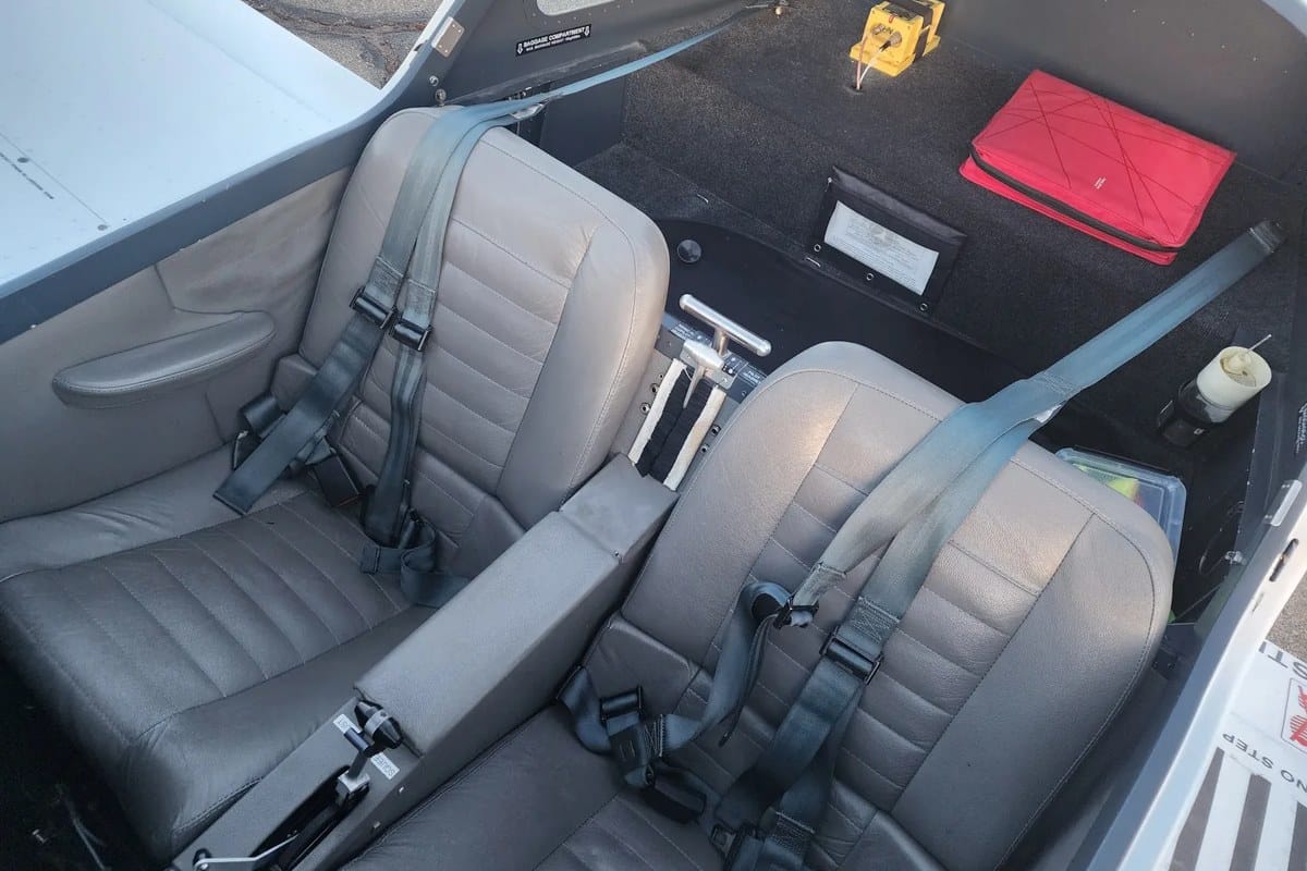 2019 Czech SportCruiser LSA N588SC – interior seats overhead