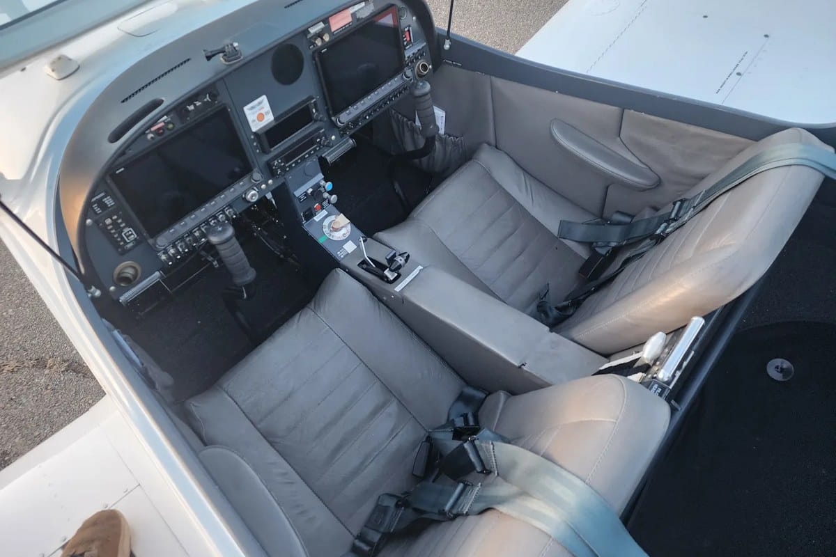 2019 Czech SportCruiser LSA N588SC – cockpit interior wide