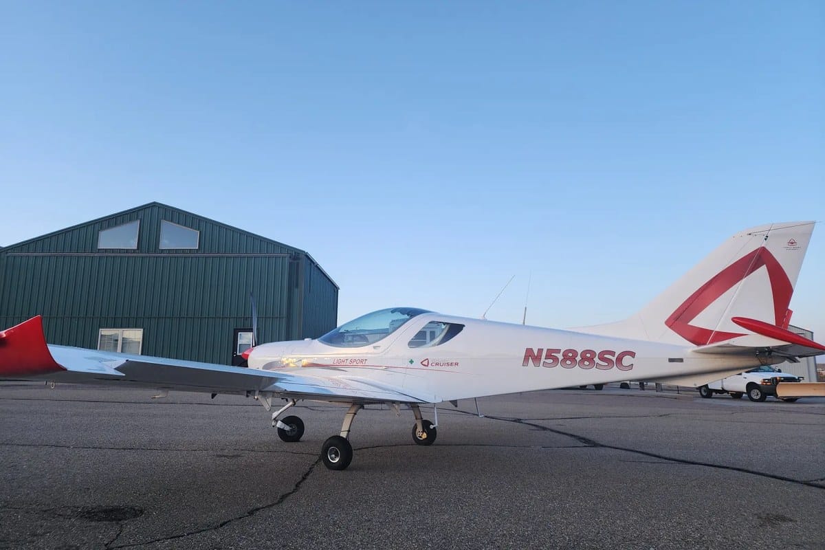 2019 Czech SportCruiser LSA N588SC – right profile hangar