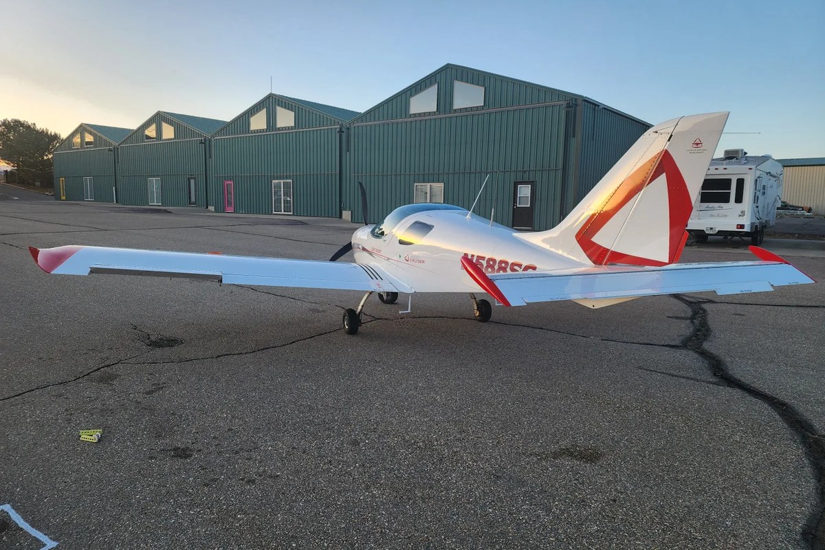 2019 Czech SportCruiser LSA N588SC – rear 3/4 right hangars