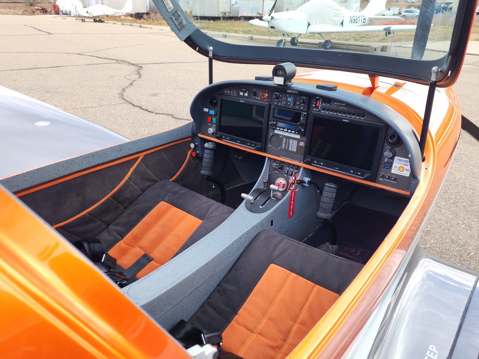2023 JMB VL-3 LSA N592TT – interior cabin wide