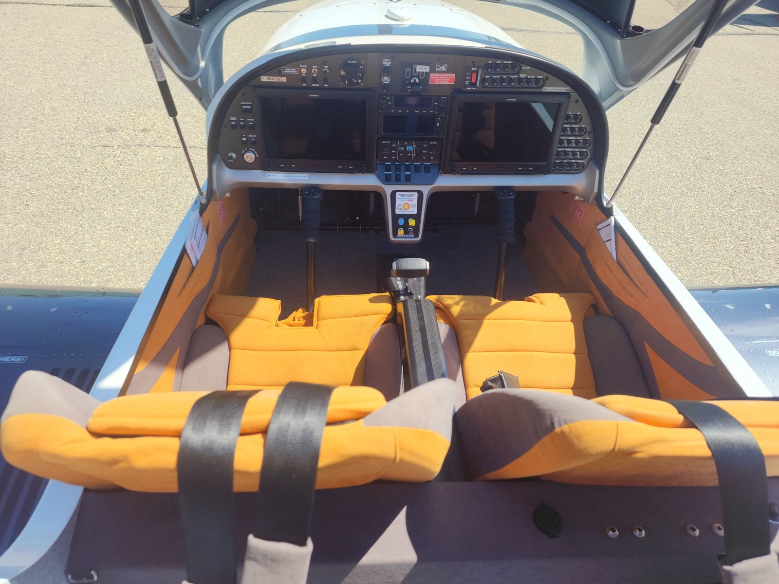 2024 Evektor Harmony LSA N945TB – interior seats overhead Garmin panel