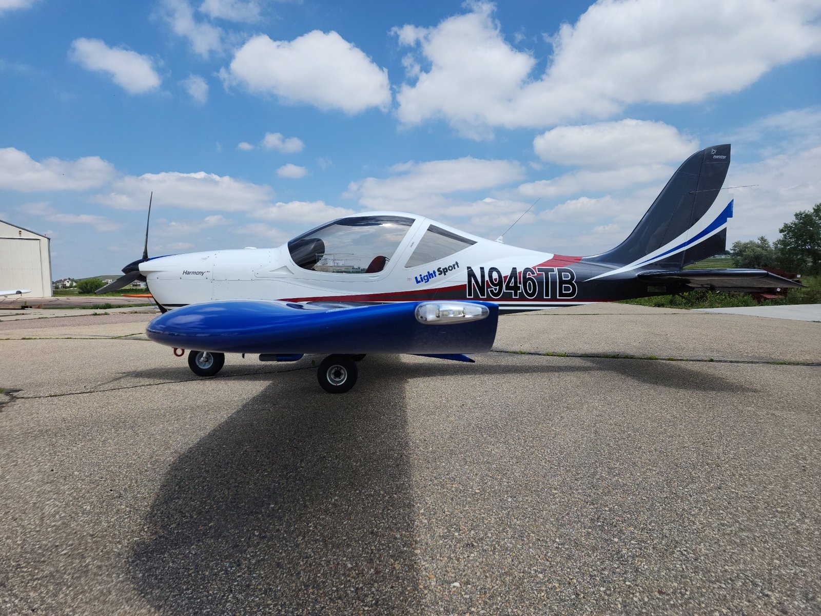 2024 Evektor Harmony LSA N946TB – right profile ramp