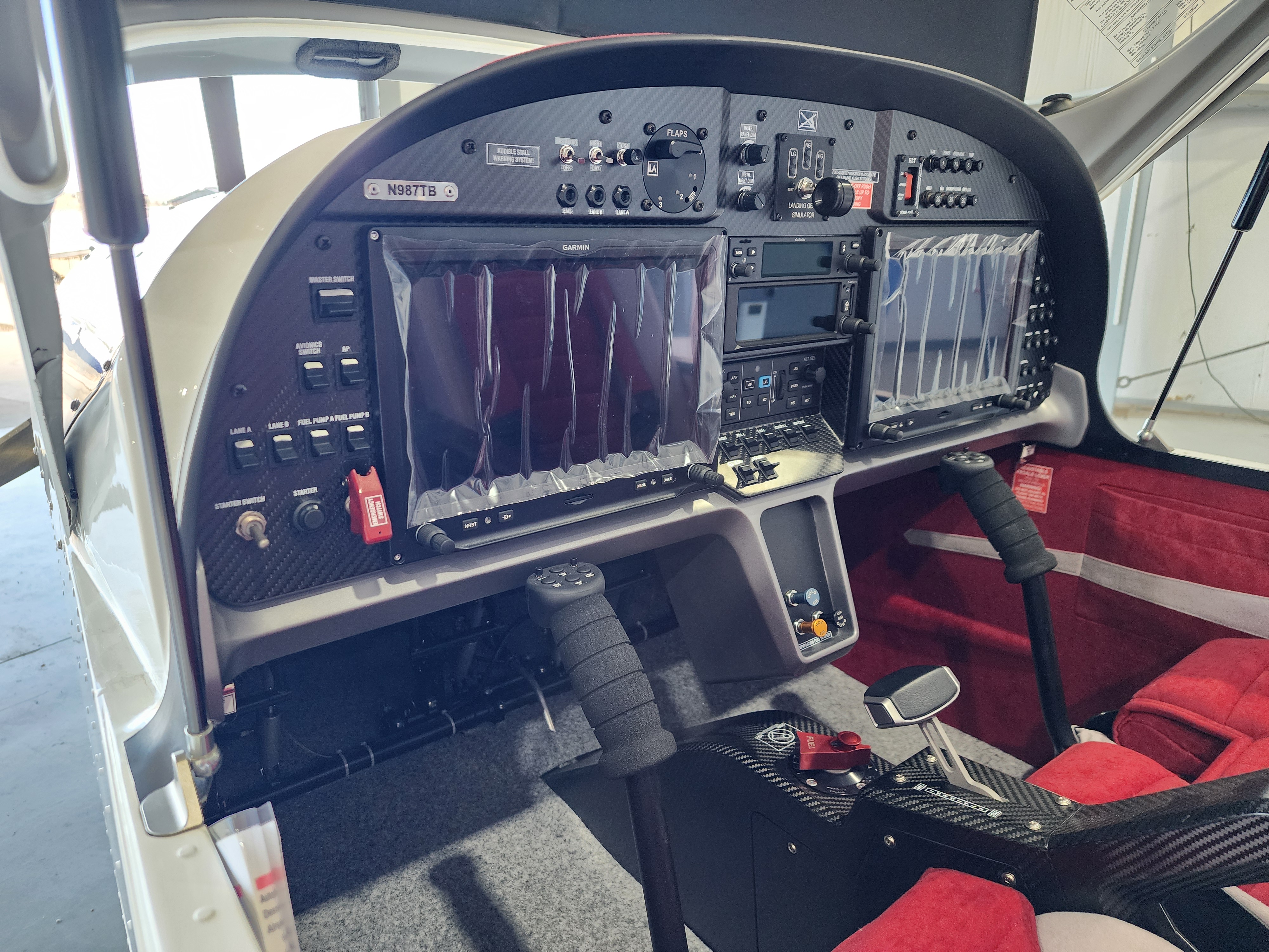 2025 Evektor Harmony LSA N987TB – Evektor Harmony seats, headrest branding
