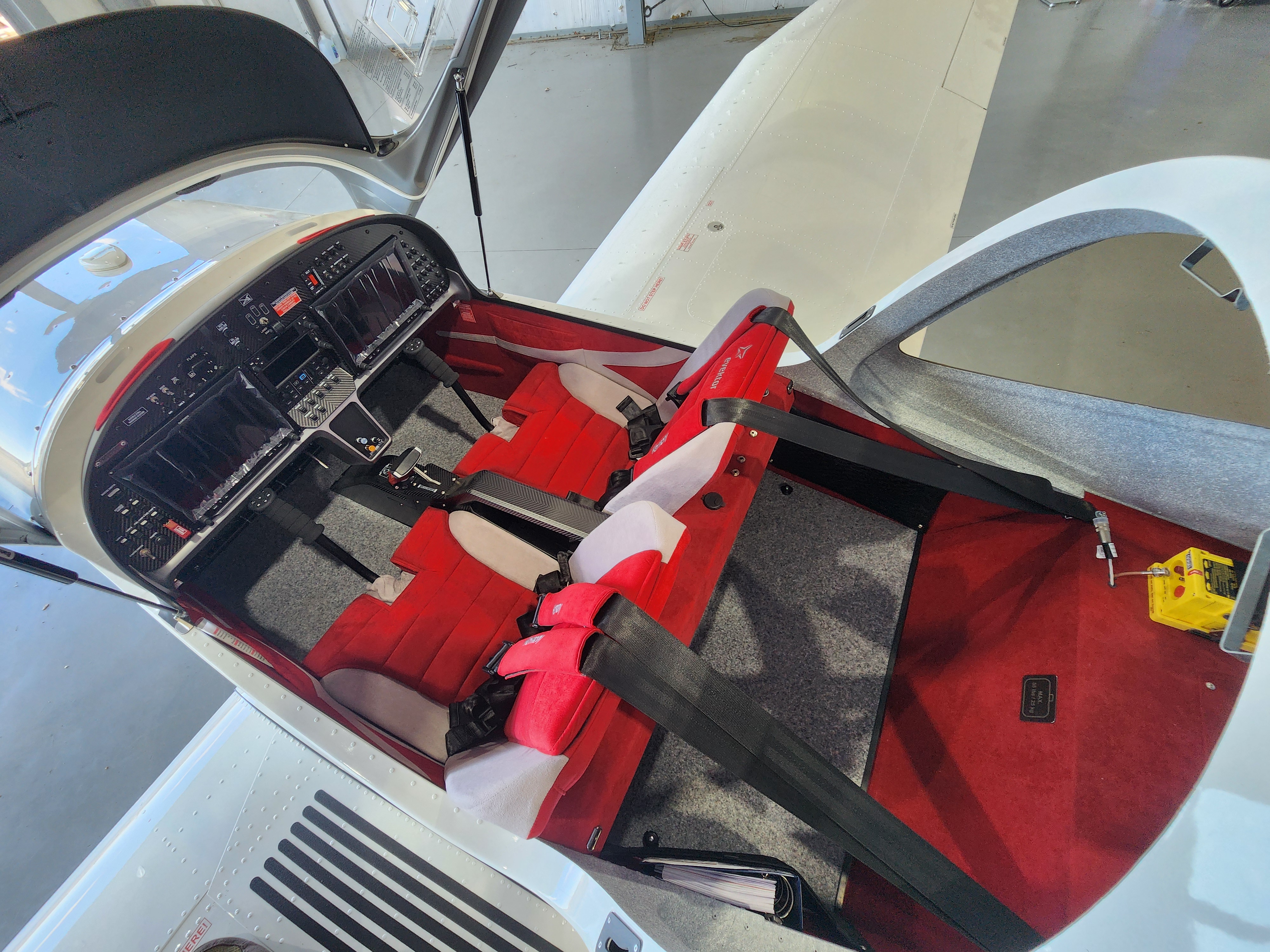 2025 Evektor Harmony LSA N987TB – seats top-down, Evektor logos and harnesses