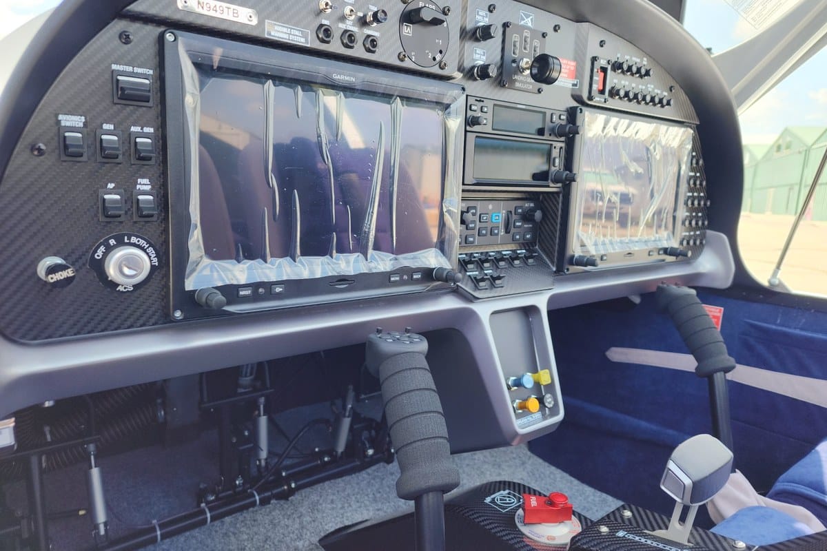 2024 Evektor Harmony LSA N987TB – interior seats