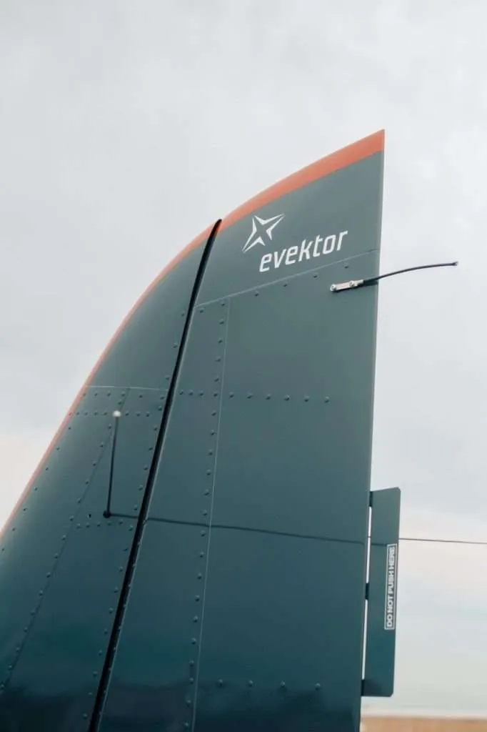 Evektor tail section detail